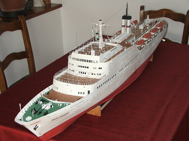 FRITZ HECKERT, model ship